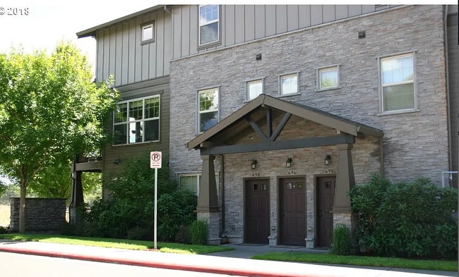Building Photo - 696 NE Adwick Dr
