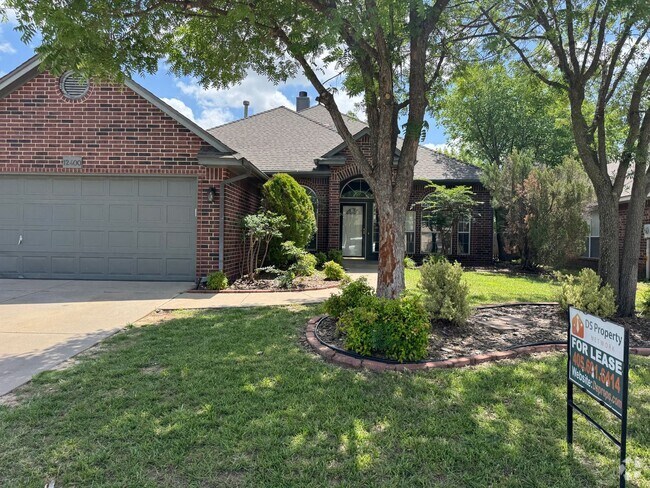 Building Photo - Storm Shelter!! Moore Schools 3 bed + offi... Rental