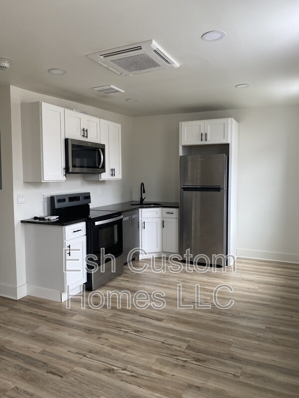 Photo - 11 E Walnut St