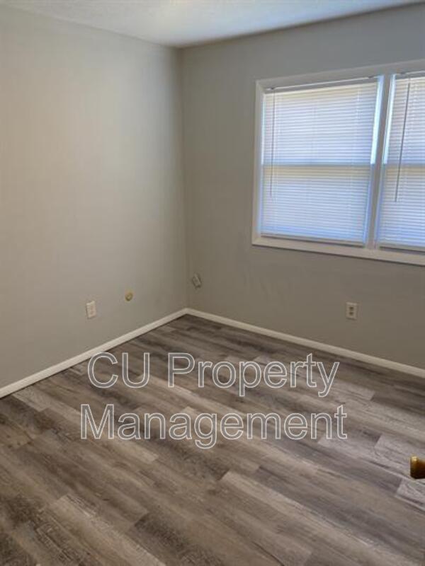 Photo - 705 Hollycrest Dr