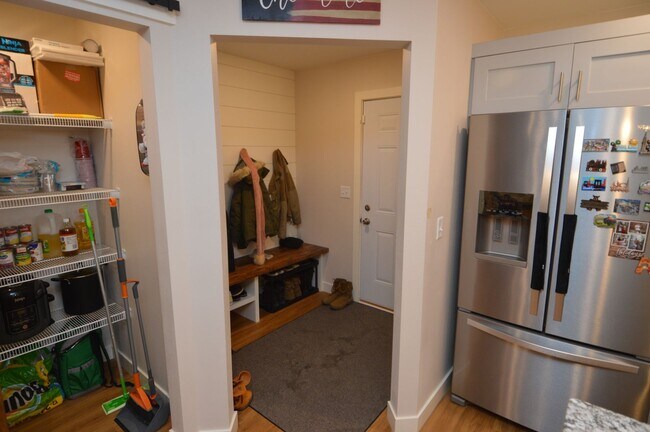 Photo - Gorgeous Townhome for Rent, Thames Ct., 4 ...