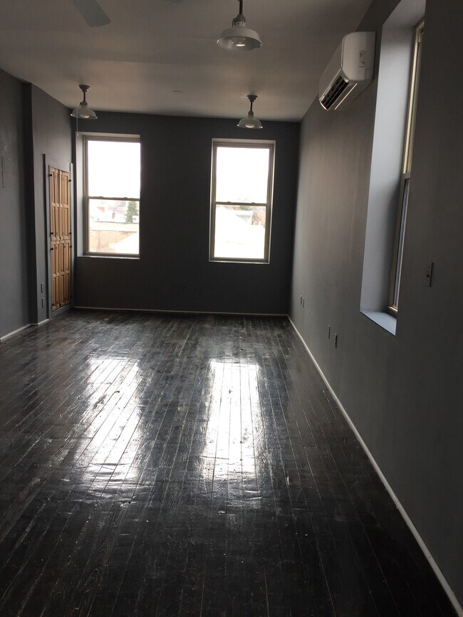 living room - 4610 Liberty Ave Unit 3rd floor