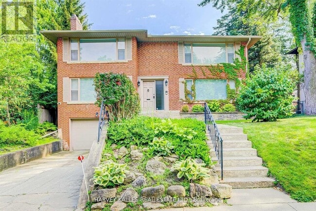 Photo - 209 Lytton Blvd