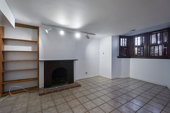 Building Photo - 936 P St NW Rental