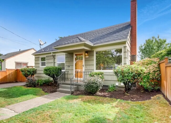 Building Photo - 2836 SE 66th Ave Rental