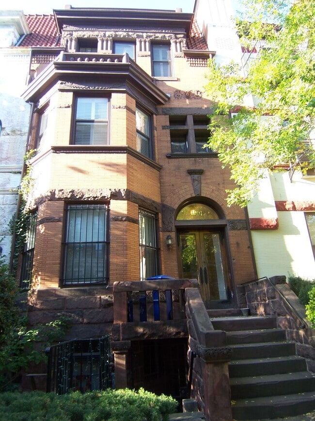 Building Photo - Extraordinary lower Level 1 bed 1.5 bath i... Unit 1