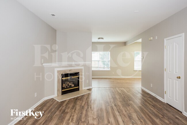 Photo - 8122 Chatham Oaks Dr