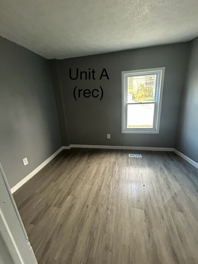 Photo - Seneca Ave Unidad A