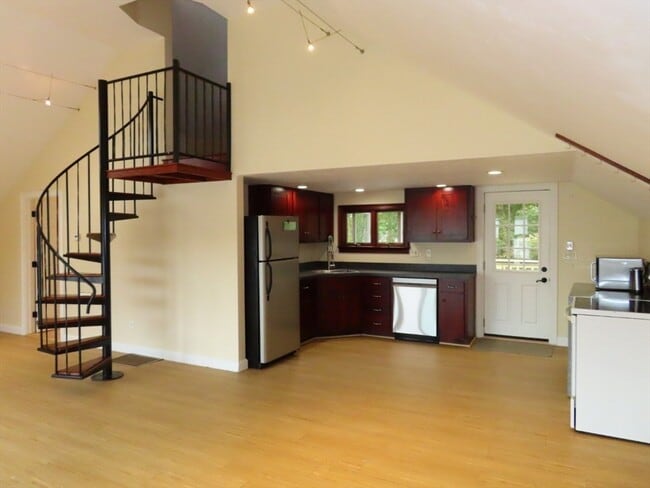 13 Spring St