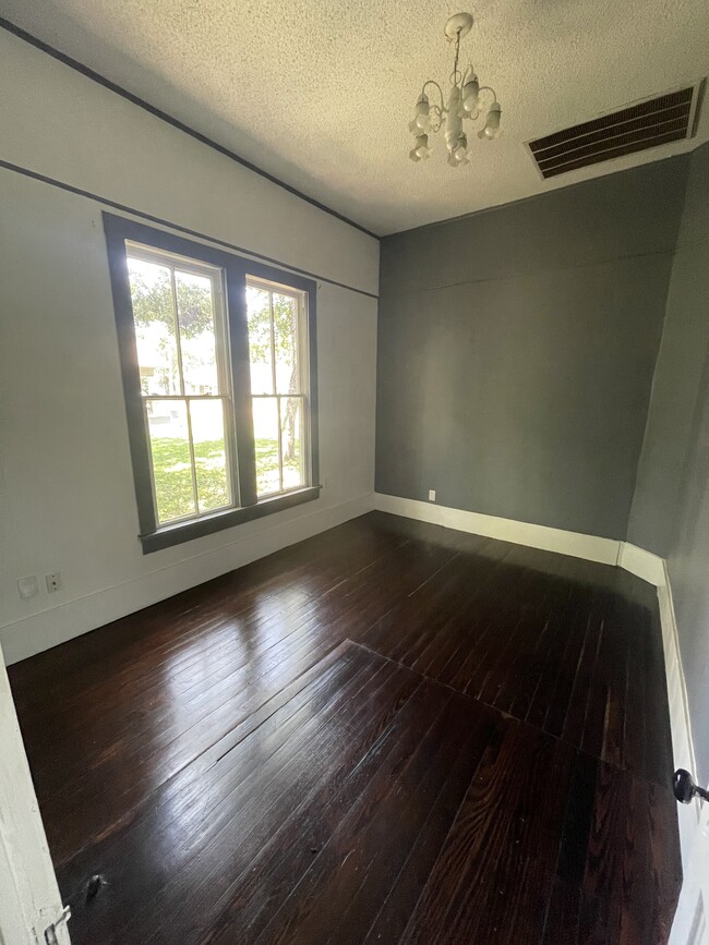 Photo - 704 S Anglin St Unidad 1 Bedroom 1 Bath