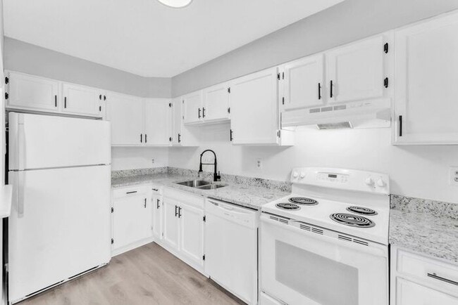 Photo - *NEWLY RENOVATED* 2 Bedroom Townhouse in D...