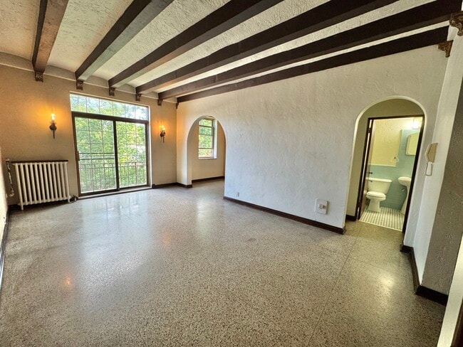 Estudio-Sala de estar - Grace Manor Apartments