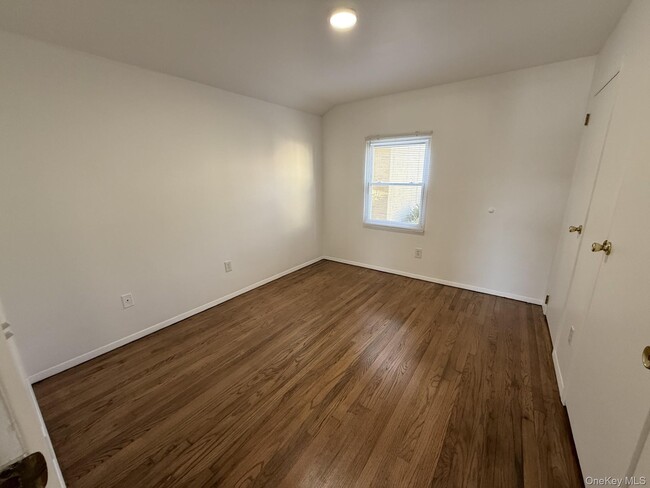 Photo - 355 Bayville Ave