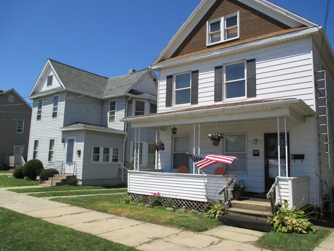 Photo - 1318 E 9th St Unit 2