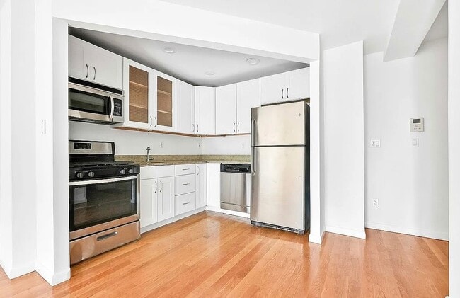 Photo - 25-47 23rd St