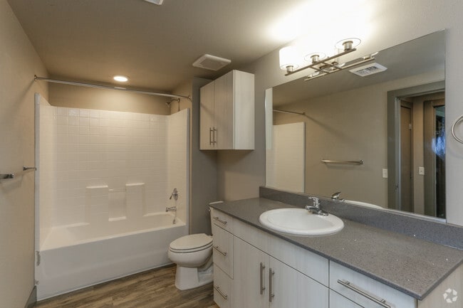 1BR, 1BA - 800 SF