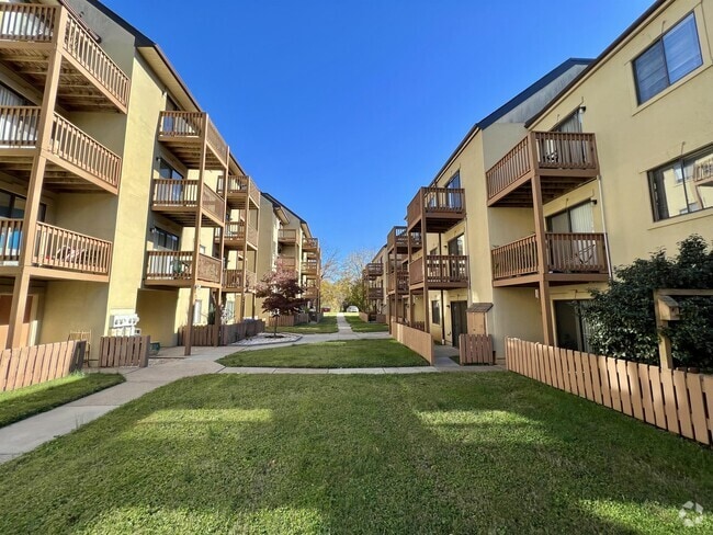 Building Photo - 1002 Linden Ave Rental