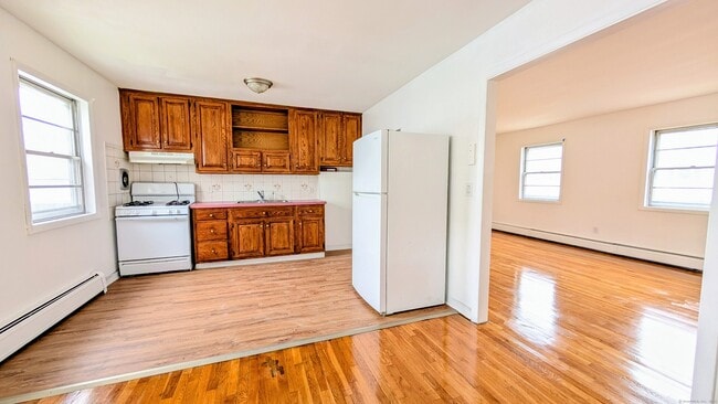 Building Photo - 14 Fairview Dr Unit APT 4