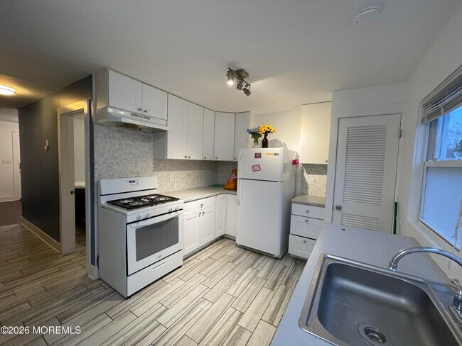 Photo - 90 Poplar Ave