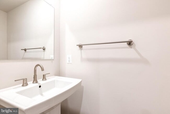Photo - 200 Hickory Holw Ct