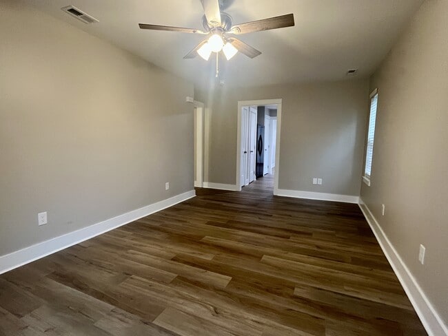 Photo - 2916 McDonald Dr SW