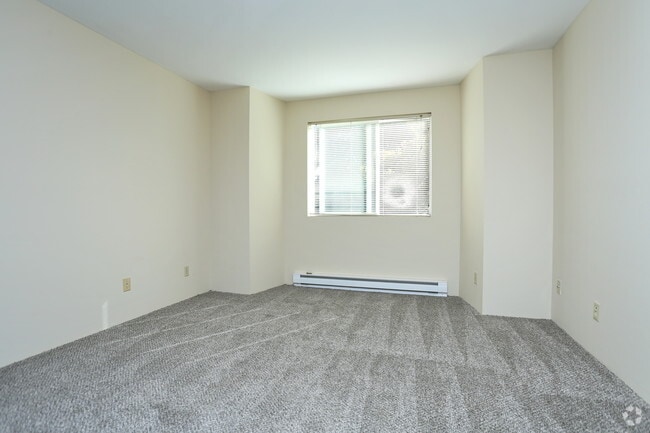 1BR, 1BA – 715 SF