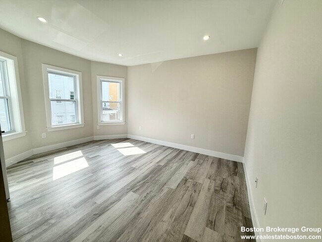 Photo - 11 Cawfield St Unit #2