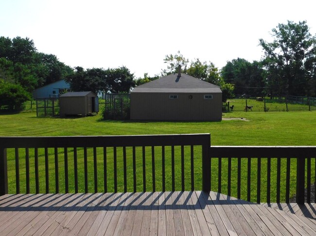 Photo - 5 acres and a Large 6 bedroom house. Extra garages and sheds.