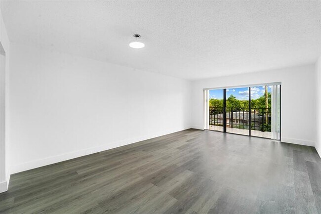 Photo - 650 NE 149th St Unit A-305