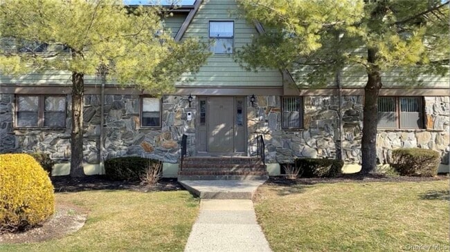 Building Photo - 24 Milford Ln