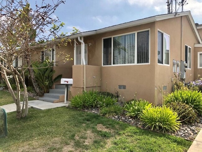 Photo - 2721-27 Nye St Unidad 2721