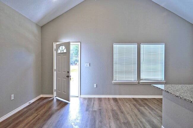 Photo - 11911 Nelwood St