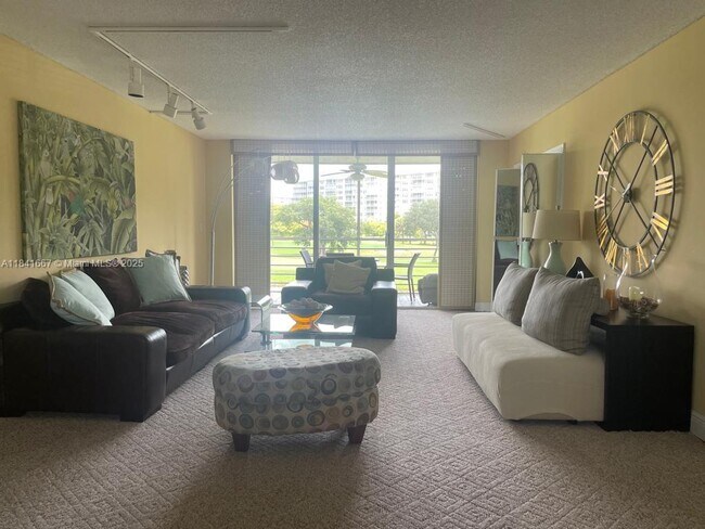 Photo - 555 Oaks Ln Unit 203