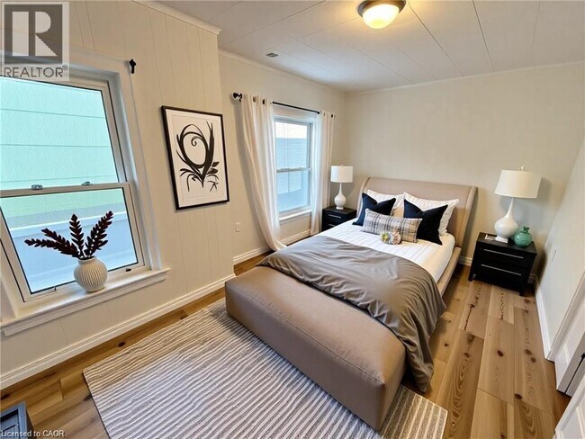 Photo - 281 Wentworth St N