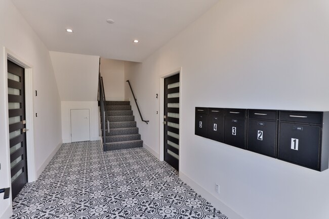 Photo - 5536 Lexington Ave