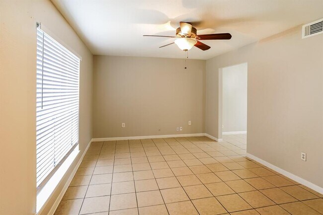 Photo - 10919 Skybird Dr