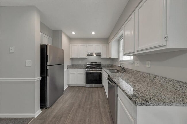 Photo - 1008 Huntington Trce SE