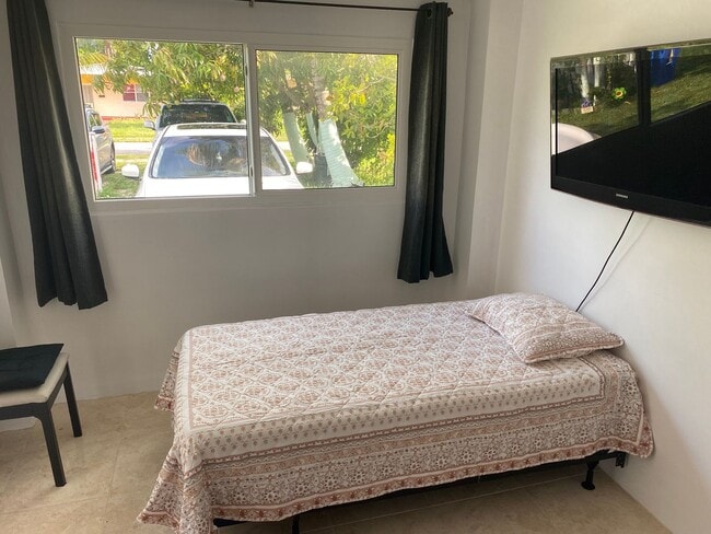 Photo - Studio in North Miami Beach Includes Utilities/ Estudio en North Miami Beach Incluye servicios pú...