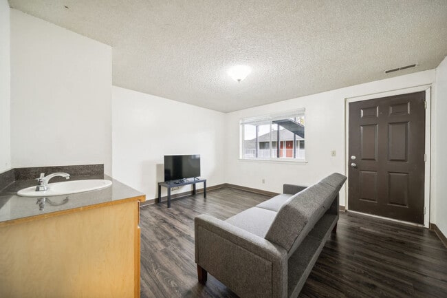 Photo - 1555 NE Merman Dr Unidad ID1261718P