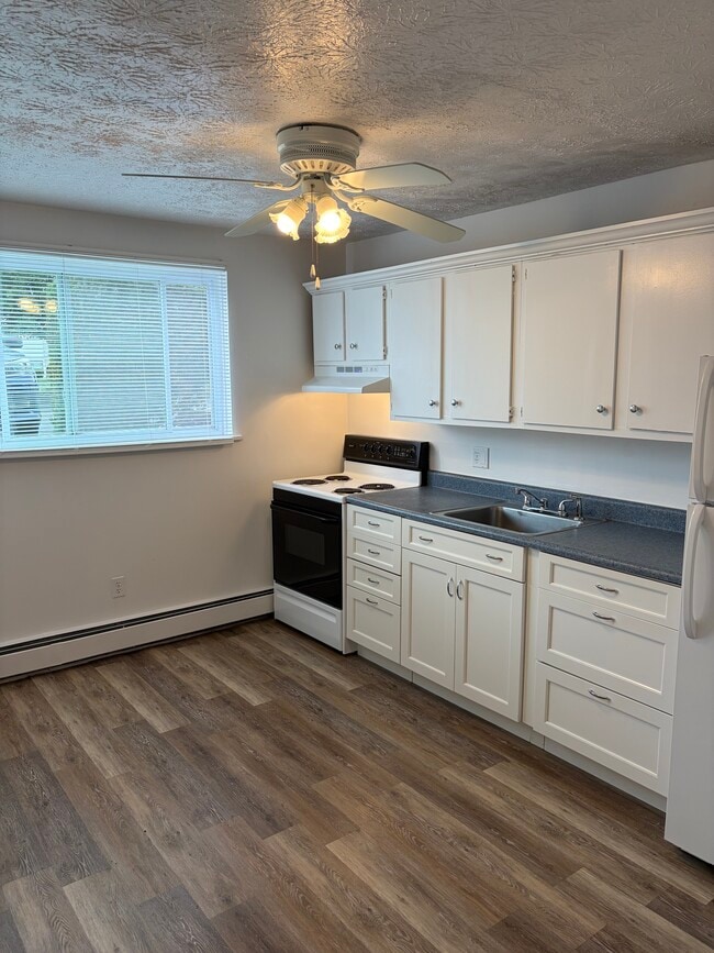 Photo - 104 W Pulteney St