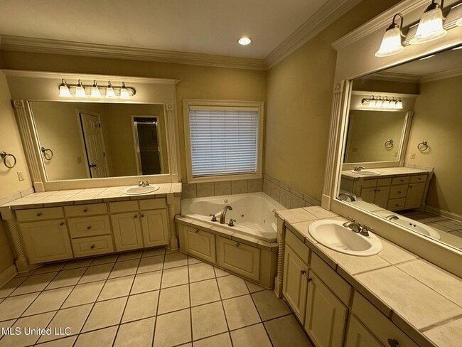 Photo - 121 Hallmark Pl