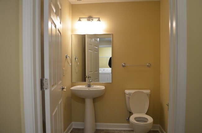 Photo - Quarters - 118 E 7th Street