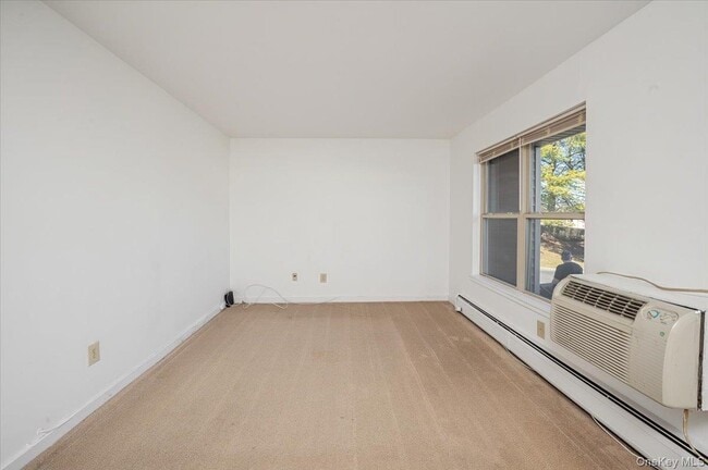 Photo - 501 Maplewood Gardens