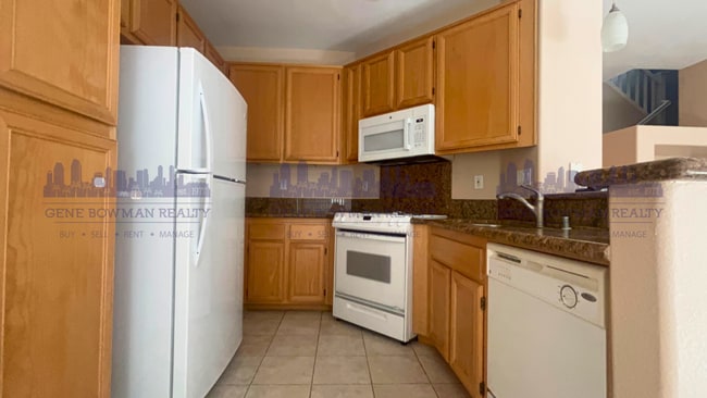 Building Photo - Spacious 4-Bedroom Home with Modern Comfor...