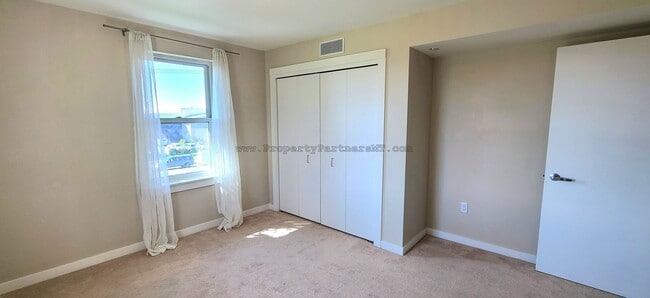 Photo - Spacious 3 bed /2 Bath Condo at Ferguson F... Unidad # 308