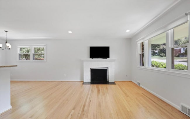 Photo - 5954 Kedron St