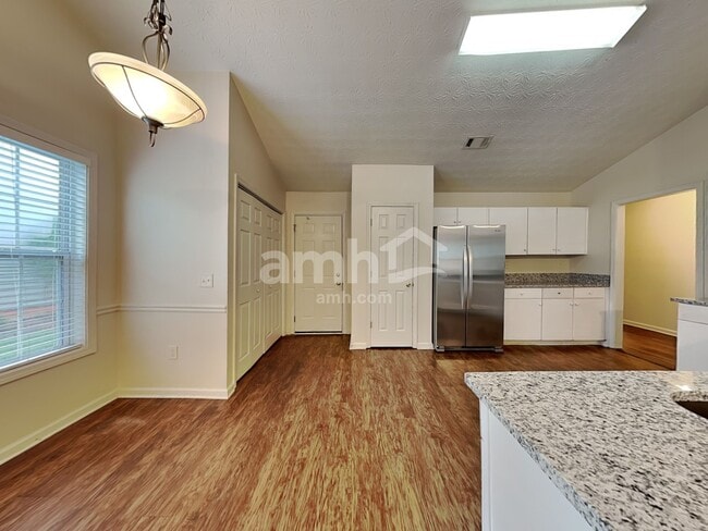 Photo - 2720 Kentshire Way