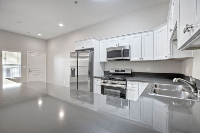 Photo - Harborview Apartments