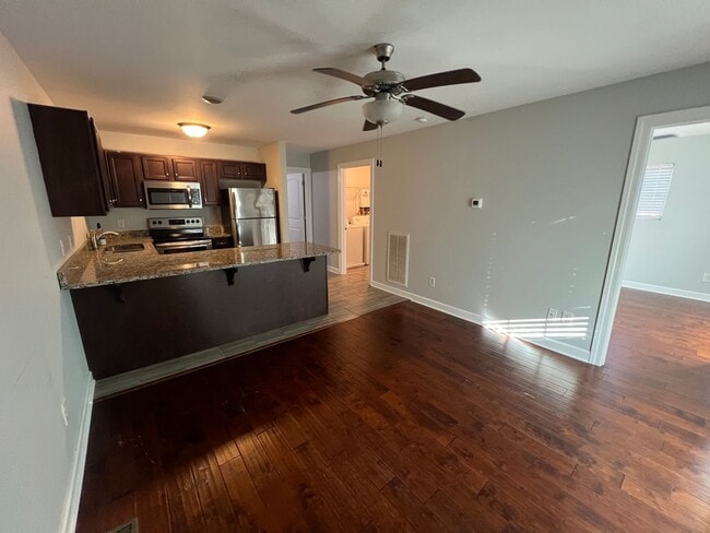 Photo - LIVE CLOSE TO MTSU CAMPUS!!!