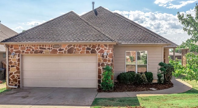 Building Photo - 10100 Shadowview Dr